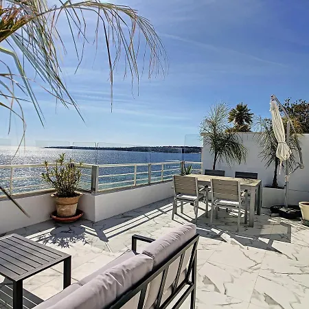 Penthouse En Duplex Avec Vue Imprenable Sur La Mer Et Les Iles De Lerins Cannes